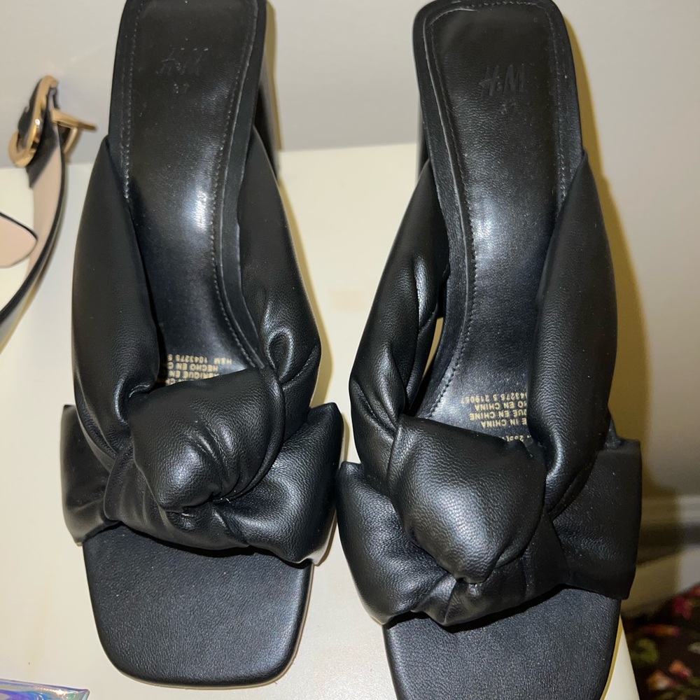 Black Tie Knot Sandals
